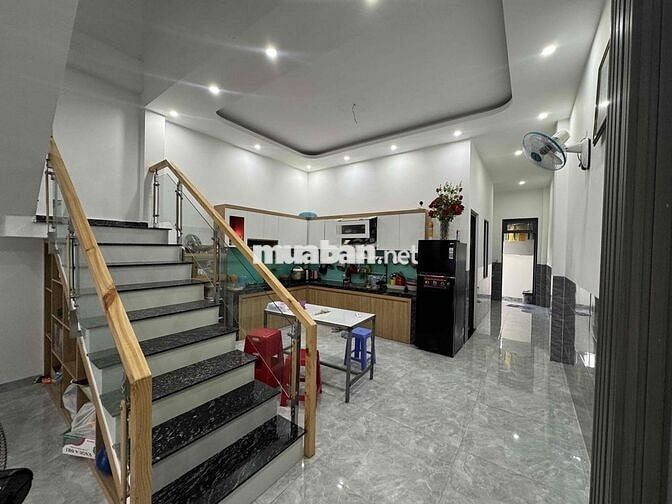 Nhà xây kiên cố, móng ép cọc ép, bán giá rẻ nhất thị trường