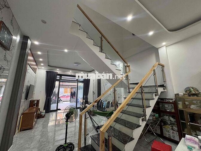 Nhà xây kiên cố, móng ép cọc ép, bán giá rẻ nhất thị trường