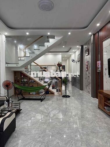Nhà xây kiên cố, móng ép cọc ép, bán giá rẻ nhất thị trường