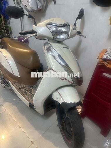 Honda Lead Trắng