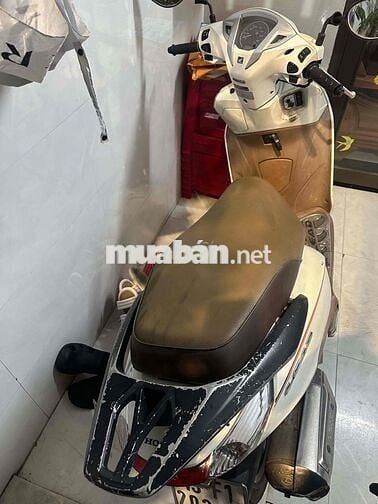 Honda Lead Trắng
