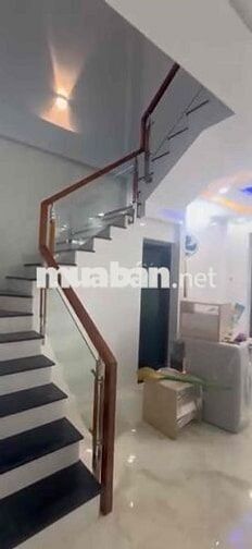 Cho thuê nhà mặt tiền kinh doanh đường Bình Chiểu.