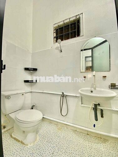 Trống sẵn 2 Phòng Có Phòng Máy Lạnh Tủ Lạnh