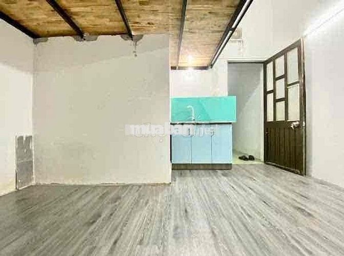 Gác, bếp, cửa sổ trời trống sẵn