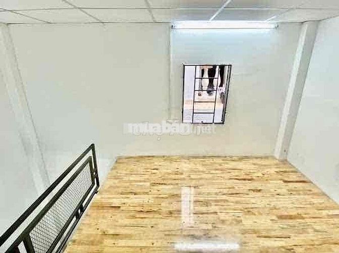 Gác, bếp, cửa sổ trời trống sẵn
