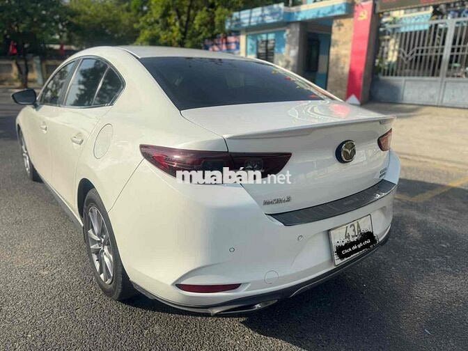 Mazda3 Luxury 2022 Trắng 63000 km xe rất đẹp.