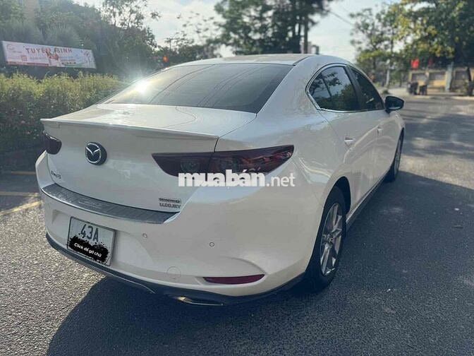 Mazda3 Luxury 2022 Trắng 63000 km xe rất đẹp.