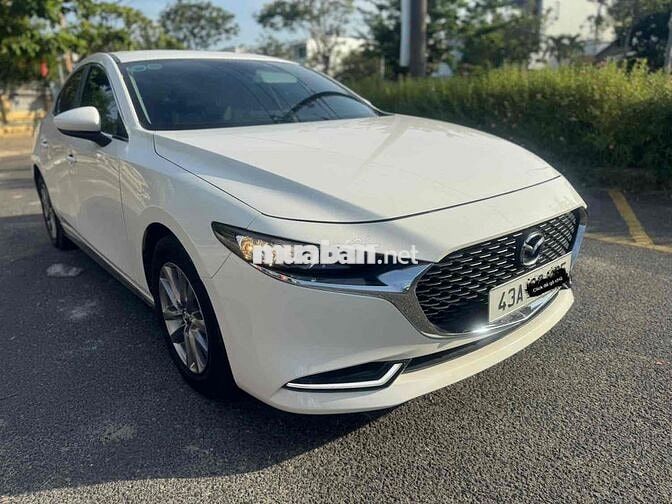 Mazda3 Luxury 2022 Trắng 63000 km xe rất đẹp.