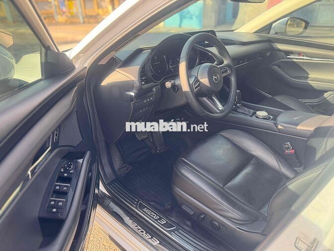 Mazda3 Luxury 2022 Trắng 63000 km xe rất đẹp.