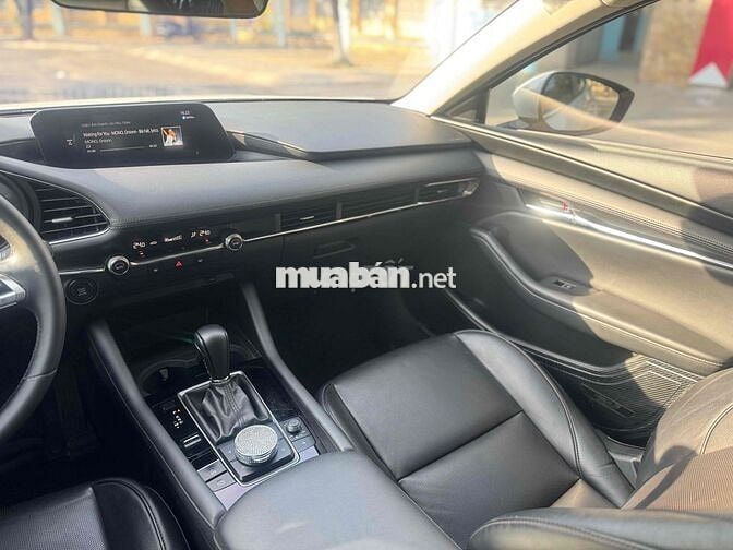 Mazda3 Luxury 2022 Trắng 63000 km xe rất đẹp.