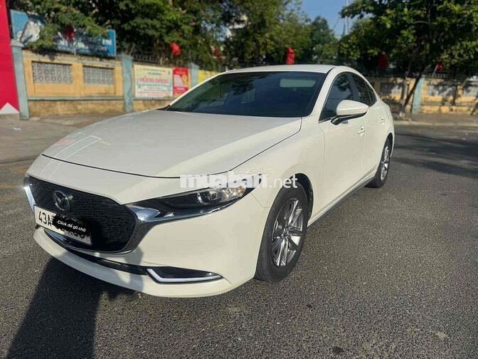 Mazda3 Luxury 2022 Trắng 63000 km xe rất đẹp.