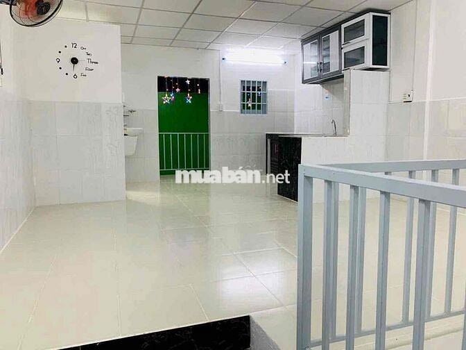 Cho thuê nhà mặt tiền DT 4m5x17 nở hậu 5m3 .1 lầu 2 P .3 wc