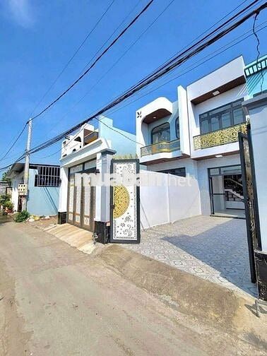 Nhà mới 1 trệt 1 lầu sân trước tớ sổ riêng cách Ql50 300m