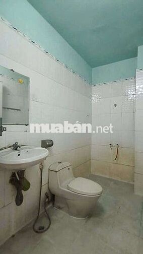 NHÀ 3 LẦU 6PN 4WC HẺM XE HƠI CHỢ HẠNH THÔNG TÂY