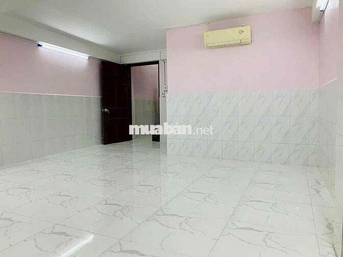 Cho thuê nhà mặt tiền DT 4m5x17 nở hậu 5m3 .1 lầu 2 P .3 wc