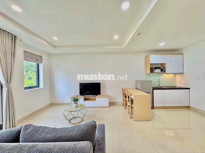 Căn Hộ Ban công Rộng 40m2 Tone Trắng Sáng ngay Bàu Cát - Đồng Đen