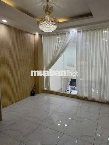 Mặt tiền 3/2, có thang máy 7 tầng