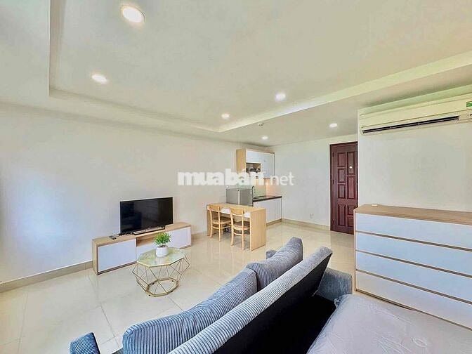 Căn Hộ Ban công Rộng 40m2 Tone Trắng Sáng ngay Bàu Cát - Đồng Đen