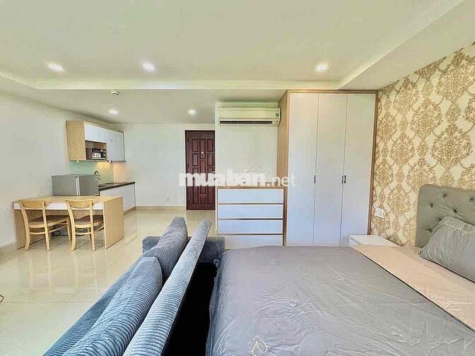 Căn Hộ Ban công Rộng 40m2 Tone Trắng Sáng ngay Bàu Cát - Đồng Đen