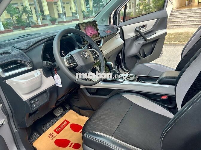 Toyota Veloz Top 1.5 CVT 2025 Bạc