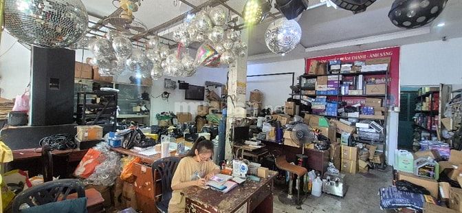Mặt Bằng Kinh Doanh Có Lối Đi Riêng Q10