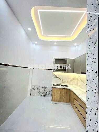 Nhà mới TBCT 3  tầng Q8, nội thất cao cấp, 37m2. 4PN, 3WC, giá 4,85 tỷ