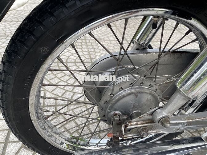Honda Dream màu Đỏ mận