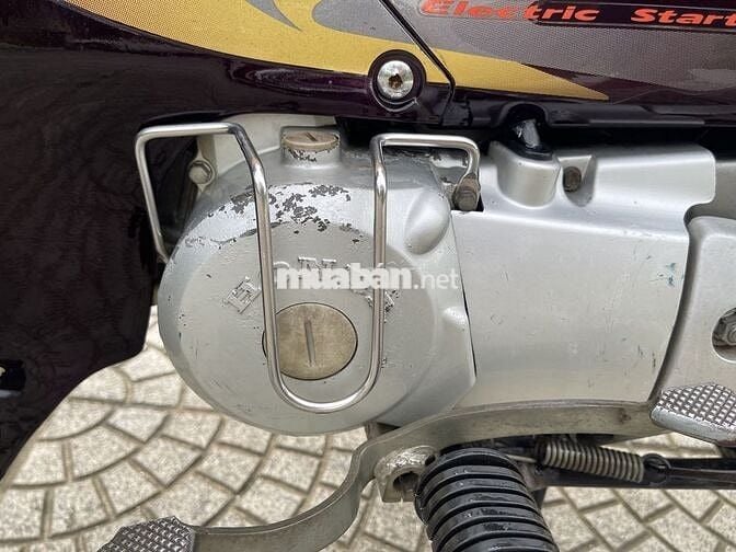 Honda Dream màu Đỏ mận