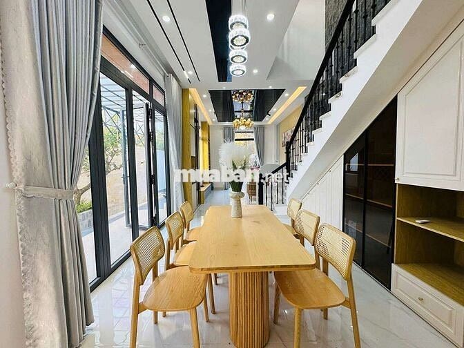 VILLA SÂN VƯỜN 288M2 FULL THỔ CƯ GIÁP RANH BÌNH CHÁNH 