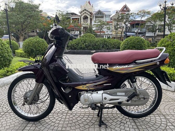 Honda Dream màu Đỏ mận
