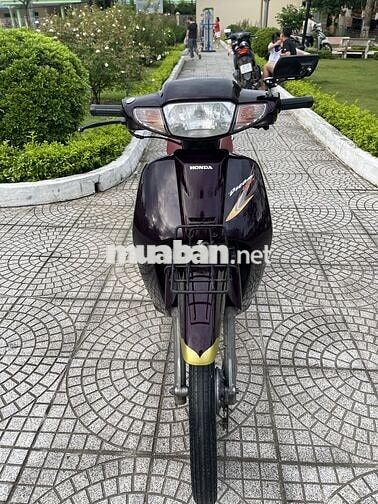 Honda Dream màu Đỏ mận