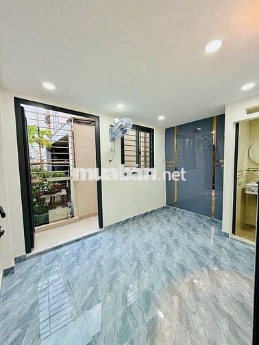 NHÀ ĐẸP Q4- 3 LẦU- NGANG 4m- 18m2- CHỈ 2 TỶ NHỈNH 