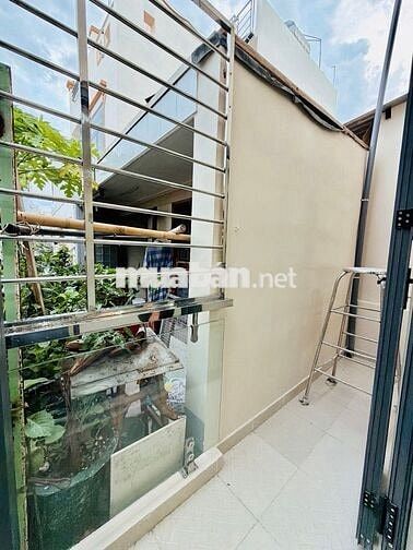 NHÀ ĐẸP Q4- 3 LẦU- NGANG 4m- 18m2- CHỈ 2 TỶ NHỈNH 
