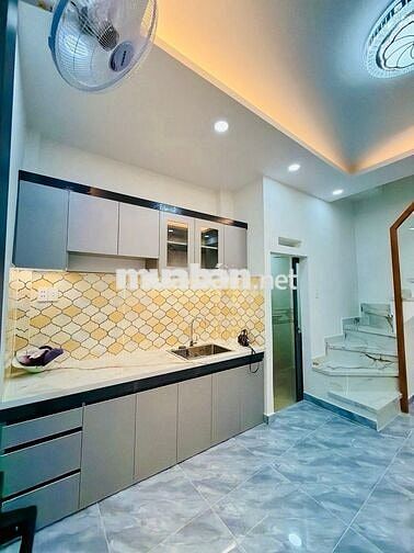 NHÀ ĐẸP Q4- 3 LẦU- NGANG 4m- 18m2- CHỈ 2 TỶ NHỈNH 