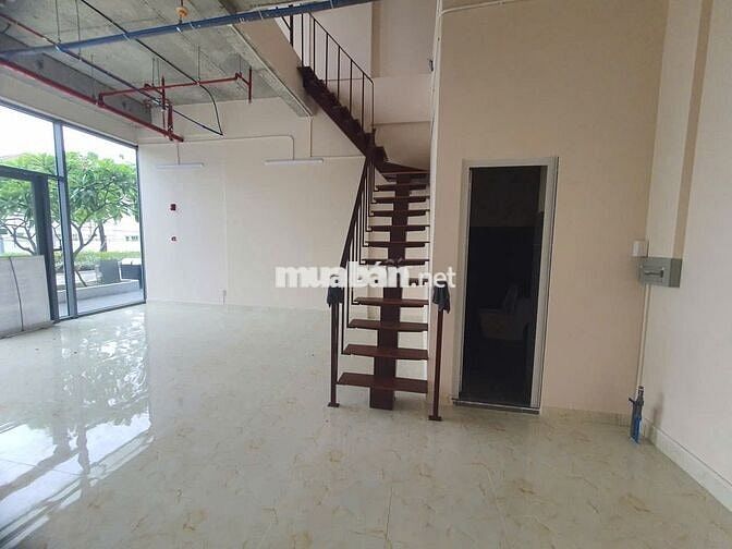 Shophouse 2 tầng mặt tiền QL13 mới 100%, sổ sẵng, mua trực tiếp từ CĐT