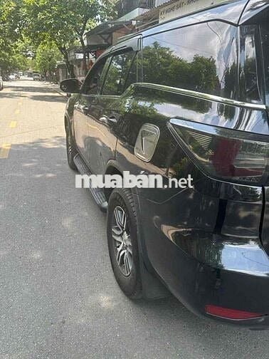 Toyota Fortuner Đen 7 chỗ