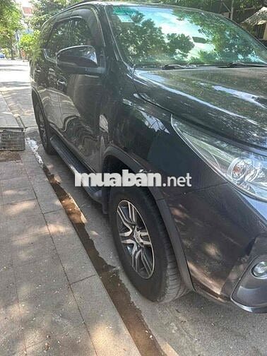 Toyota Fortuner Đen 7 chỗ