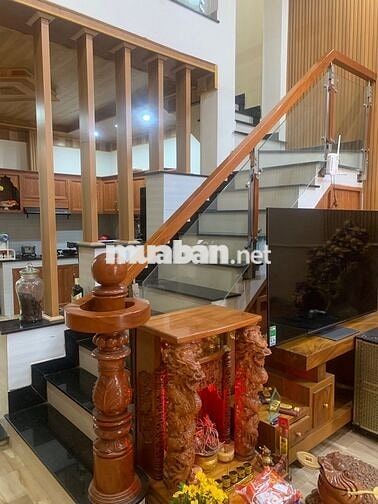 NHÀ LẦU TRỆT DT KHỦNG 110M2 SÂN XE HƠI ĐG NGAY LÊ HỒNG PHONG DĨ AN