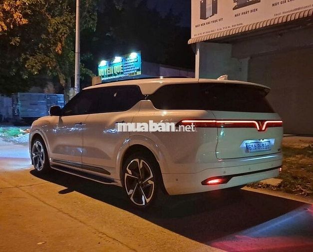 Vinfast Vf9 Plus 2023 - Bản Thuê Pin