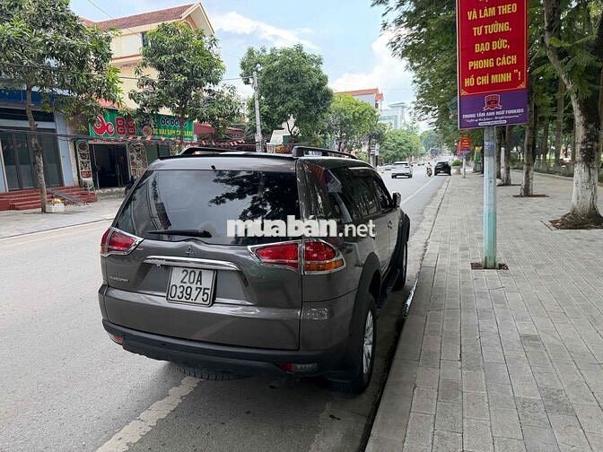 Pajero Sport máy dầu số at zin chất đẹp 7 chỗ