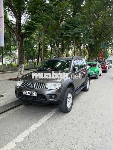 Pajero Sport máy dầu số at zin chất đẹp 7 chỗ