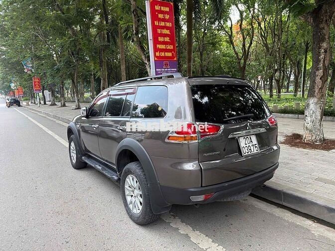 Pajero Sport máy dầu số at zin chất đẹp 7 chỗ