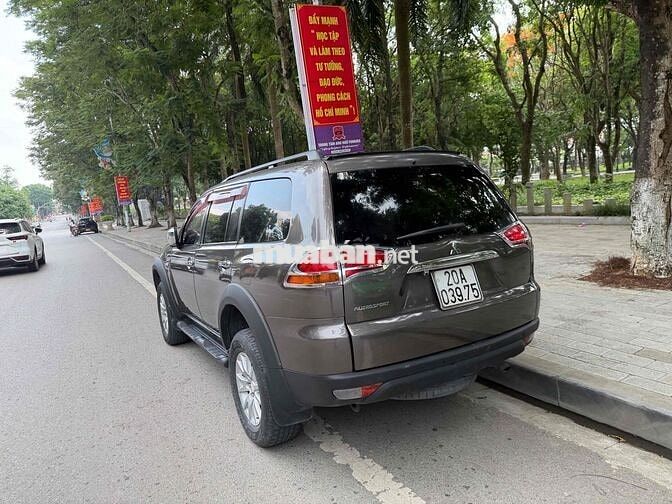 Pajero Sport máy dầu số at zin chất đẹp 7 chỗ