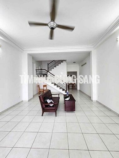 CHO THUÊ NHÀ 3 TẦNG 2 MẶT TIỀN KHU BÊN SÔNG P. HBC GIÁ RẺ CHỈ 17 TR