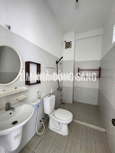 CHO THUÊ NHÀ 3 TẦNG 2 MẶT TIỀN KHU BÊN SÔNG P. HBC GIÁ RẺ CHỈ 17 TR
