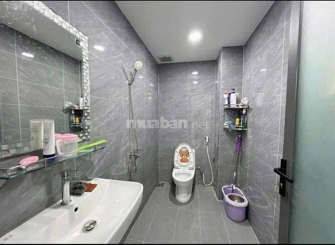 Bán gấp nhà 1 lầu 6x20 ngay chợ phú lợi đang cho thuê 20tr/tháng 850tr
