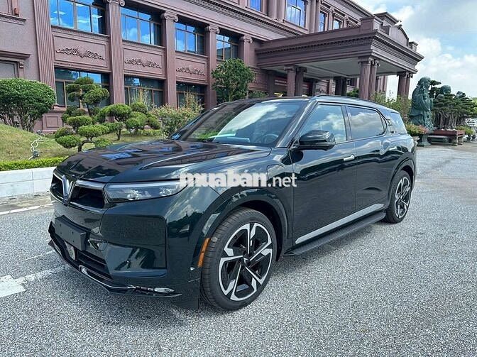 Xe điện VinFast VF9 Plus 2025 Đen