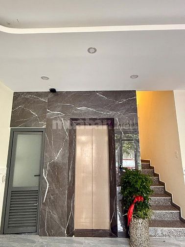 CHDV mới xây 100% full nội thất có thang máy có ban công giờ giấc tự d