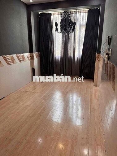 nhà nguyên căn có chổ đậu xe hơi