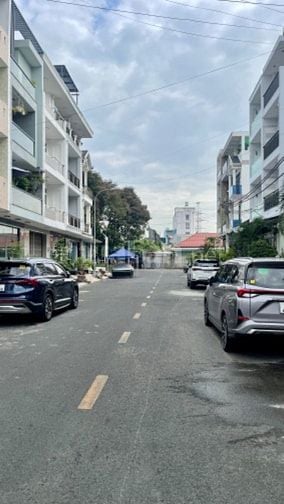 Nhà mặt tiền đường 27 phường Bình Phú cần bán.